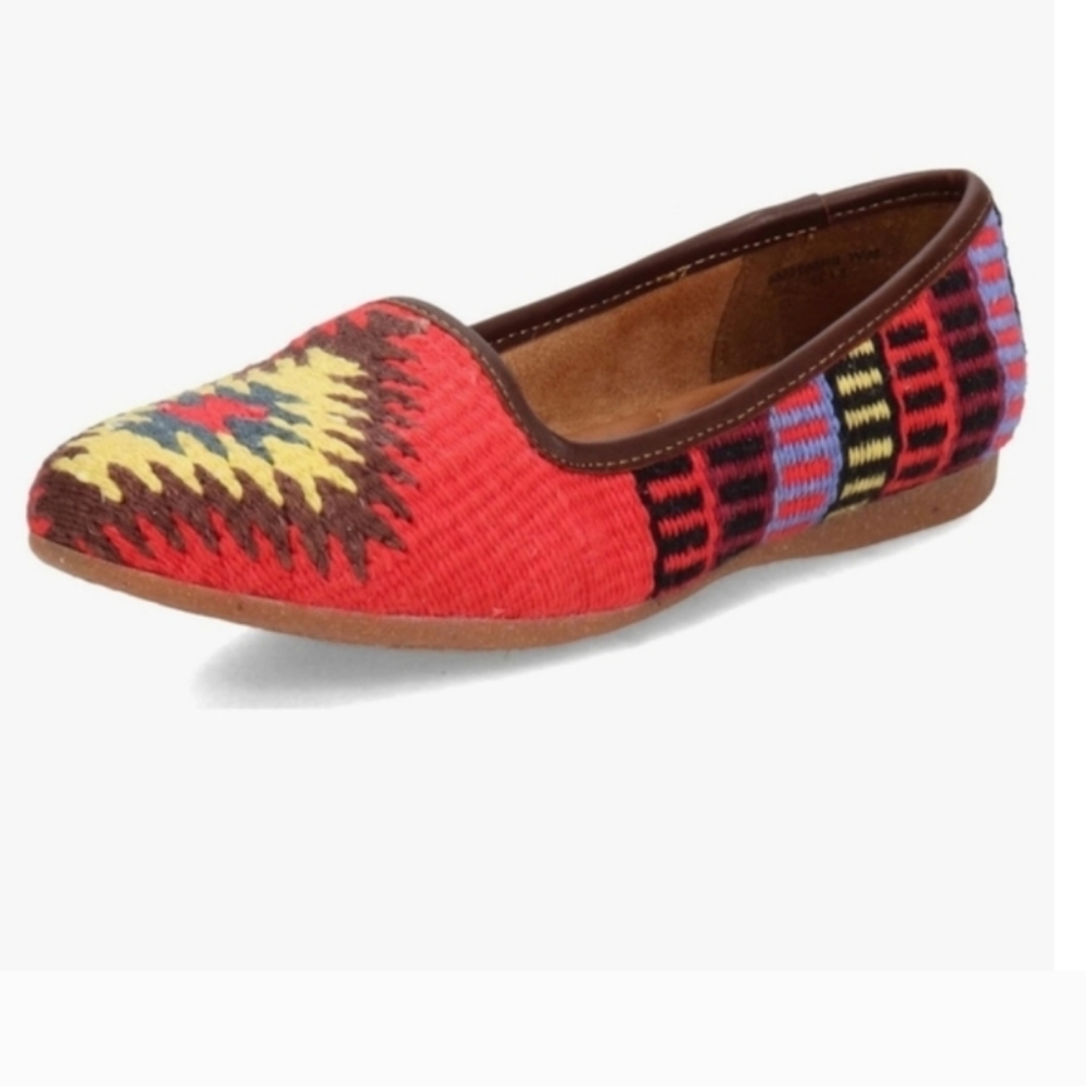 BORN Women’s Giselle Flat Shoes In Red Multi Aztec Size 8 Like New